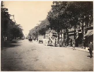 Omnibus on a boulevard in Paris, c.1890