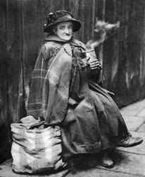 Old woman, back of Fleet Street, London, 1926-1927