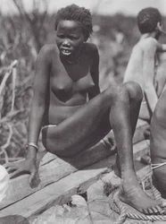 Africa: Nuer girl on the Bahr el Zeraf