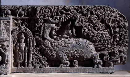 Hinduism: Krishna as Venugopala. Black stone sculpture, right part, 12th century - from Halebidu, Mysore - Calcutta, Indian museum