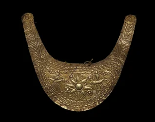 Frontal (lamba), Sumba Island peoples