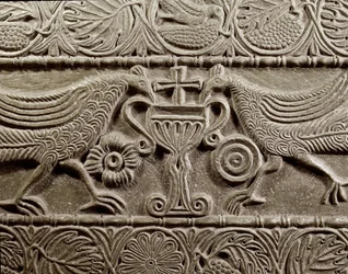 (detail)