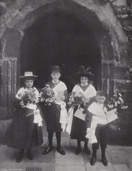 Distributing Maundy Money, Children of the Royal Almonry