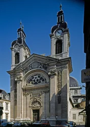 View of the chapel of the Hotel Dieu redesigned by the architect Jacques Germain Soufflot. Lyon, Rhone