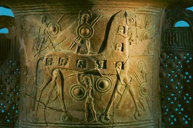 Trojan horse on seventh century B.C. amphora from Mykonos shows the earliest known depiction