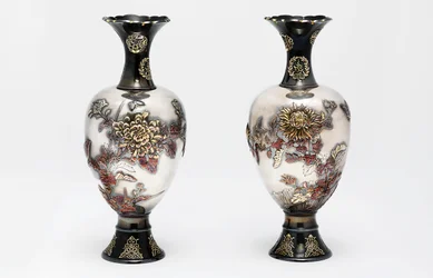 A Pair of Ozeki Studio Vases, Meiji period, late 19th century