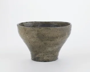 Tea bowl in the shape of a Chinese flute, Edo period