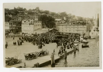 Newburgh: reception on dock