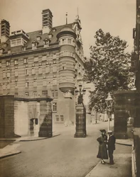 Entrance to Scotland Yard from Derby Street