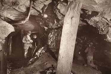 Heave, looking west, Blue Hills mine, illustration from 