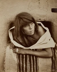 Zuni, Watching