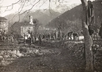 Album: My World War Memories of the South-Western Front in Carinthia, Italy, Trentino-Alto Adige 31/03/1915-12/11/1918: Soldiers at Work (b/w photo)