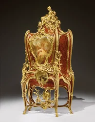 A decorated serre-bijoux
