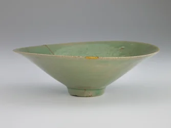 Bowl with Molded and Incised Design of Cranes and Clouds