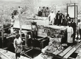 Arthur Evans during the reconstruction of the Minoan Palace