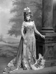 Mrs. Algernon Bourke 1870-1967, née Guendoline Irene Emily Sloane-Stanley, 1897