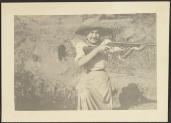 [Florence with Gun]