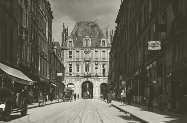 Paris: Rue de Birague