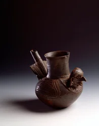Precolombian art, Mayan civilization, postclassical period: zoomorphic jar representing a bird. From Asuncion Mita Jutiapa, Guatemala