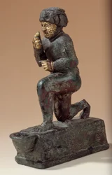 Mesopotamia: Statuette in silver, bronze and gold of kneeling worshiper, ex-voto dedicated to the god Amurru for the life of Hammurabi. 1800 BC. From the Larsa site