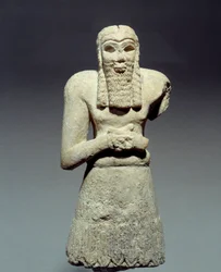 Statuette in Limestone of Orant Vowed to Prince Ginak