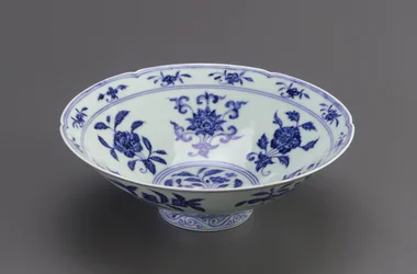 Bowl with conical sides and foliate rim, Jingdezhen, Jiangxi province, 1426-35