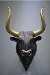 Minoan art. Bull