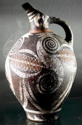 Minoan art: ceramic jug decorated with polychrome drawings