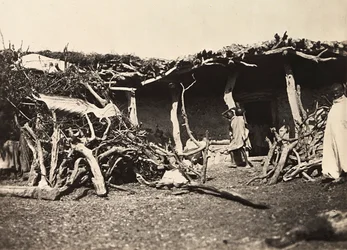 Building an Empire in the Fascist age: Abyssinian hut, 09/05/1936