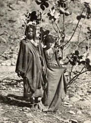 Building an Empire in the Fascist age: two Mària girls, 1936