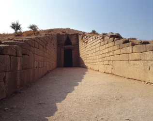 Ancient Greece: view of the entrance to the tomb of Agamemnon called Treasury of Atreus. 1250 BC. Mycenae, Greece