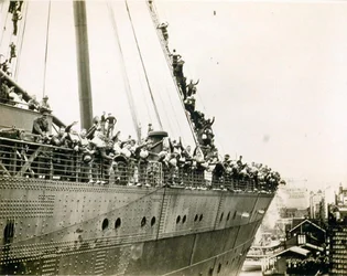 The Mauretania in Sydney, May 1940
