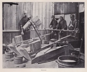 Dehulling rice or making rice flour using a rice pounder, Japan
