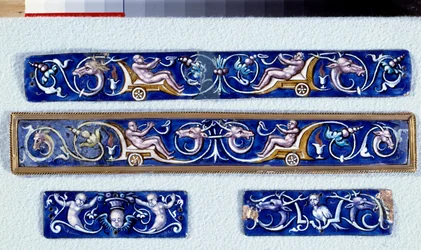 Grotesque rinsing plates. Painted enamel made in the workshops of Pierre Reymond (1513-1584). Écouen, Musée national de la Renaissance