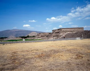 Precolombian civilization: view of the site of Teotihuacan (300 BC-600 AD): the temple (or pyramid) of the sun. Mexico