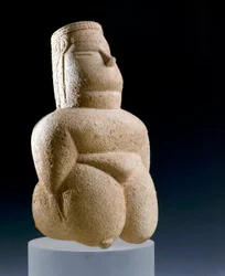 Female divinity, statuette in kaolinite, from Cuccuru S