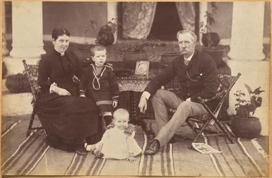 Col. Carpendale and family, Neemuch (recto, bottom)