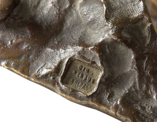 (detail)