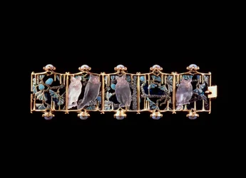 Bracelet with gold, glass, enamel and chalcedony owls and leaves