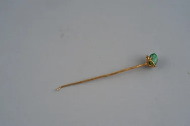 Hairpin (gold and emerald)