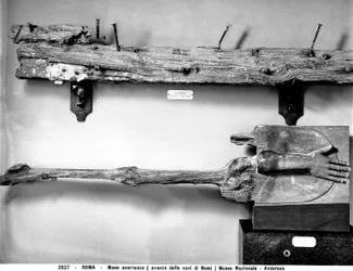 Hand of Averrunca and oar fragments found during the excavation of the Roman ships at Lake Nemi