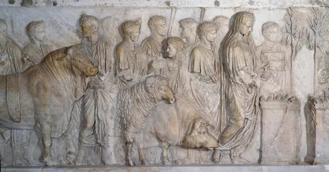 Roman ancient art: sacrifice to God Mars: 