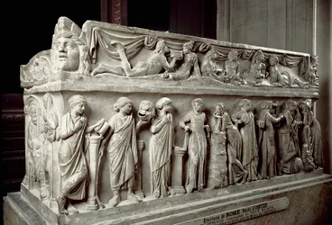 Roman art: marble sarcophagus decorates stockings depicting the Muses and a banquet scene