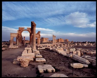 View of the Great Colonnade and the Monumental Arch
