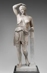 Statue of a wounded Amazon