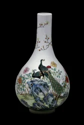 Chinese art: ceramic vase of the famille rose decorated with birds (including peacocks) and flowers. Qianlong reign (1736-1795). Paris, Musée Guimet, National Museum of Asian Arts.
