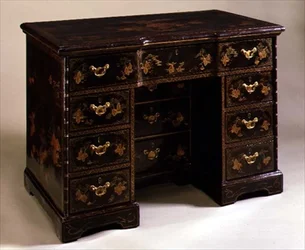 Chinese export kneehole desk, early 18th century