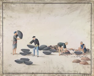 Take away the mould and take out the good round-bottomed cooking pan, manufacturing cast iron in China, c.1820
