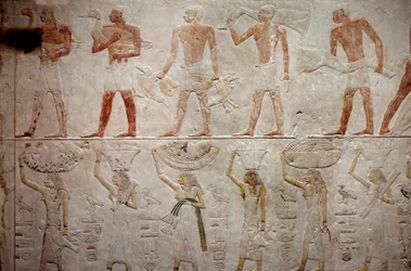 Egyptian antiquity: men carrying ducks. Limestone relief from the Chapel of Mastaba of Akhethetep in Saqqara. 5th dynasty (around 2500-2350 BC) 2300 BC. Paris, Louvre Museum