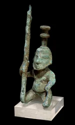 Civilization Dongson: bronze lamp holder. 300 BC-200 AD. From Vietnam. Paris, Guimet Museum, National Museum of Asian Arts